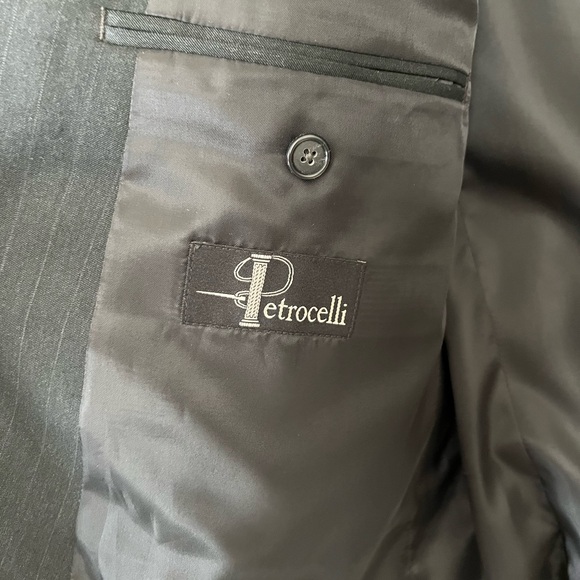 EUC-Petrocelli Men’s Suit-size 48R - Picture 9 of 12